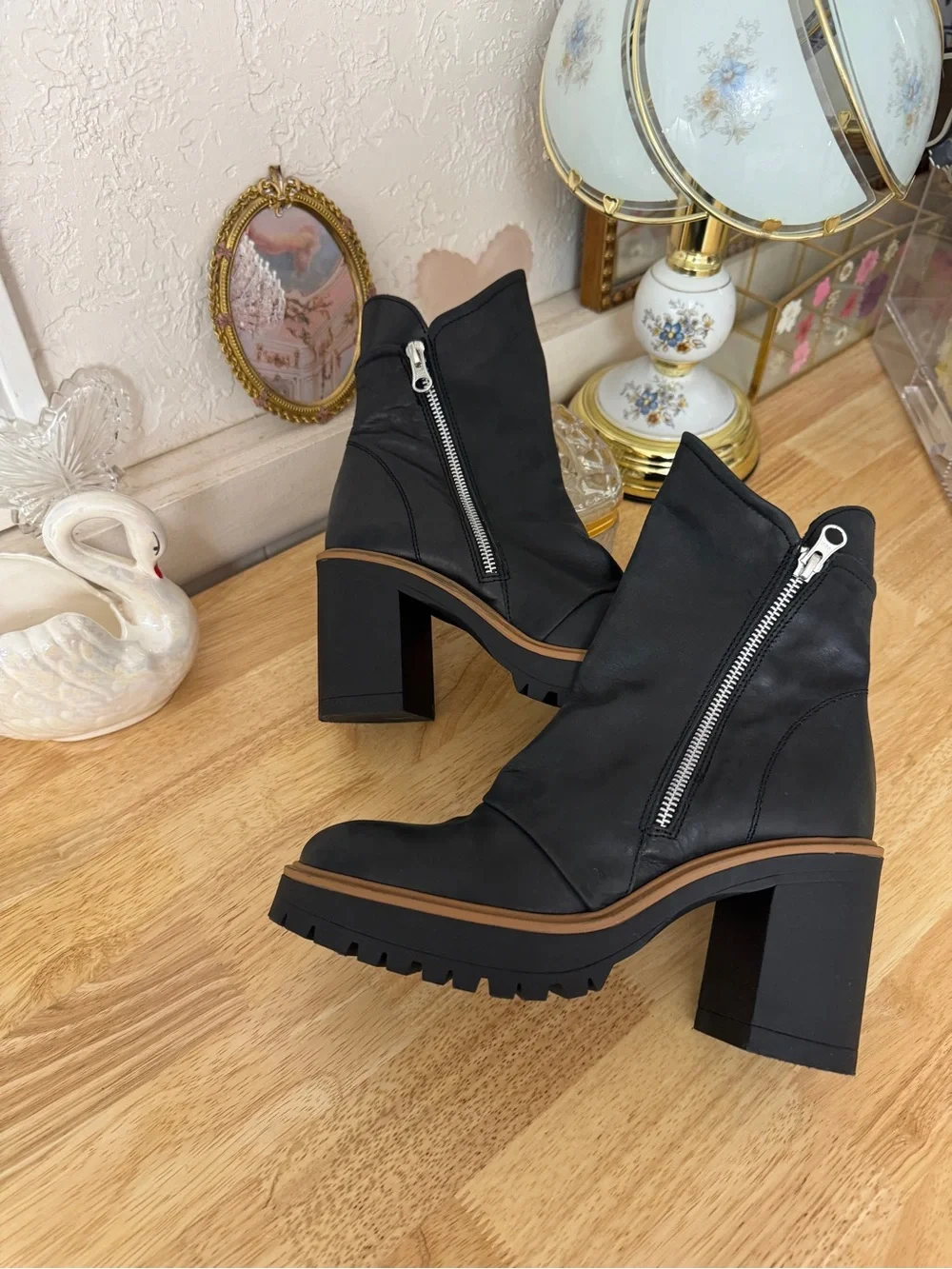 Free People black leather chunky platform ankle boots in size 38.5 🖤 Grunge Boho